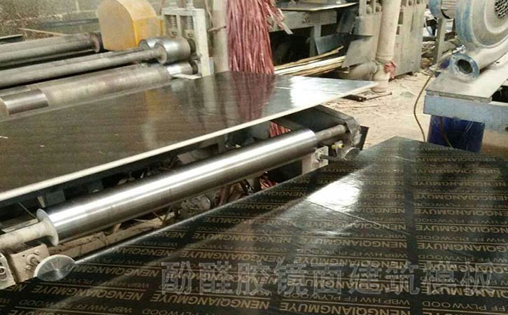 酚醛膠鏡面建筑模板